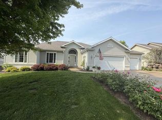 112 Autumnwood Cir, Mount Horeb, WI 53572