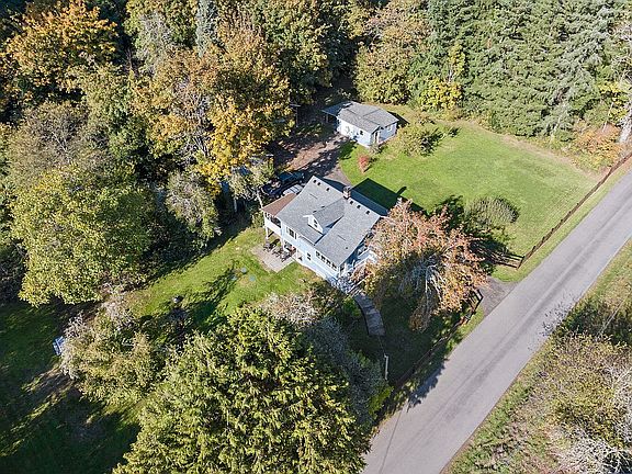 3rd image of 3914 Olympic Ct SE