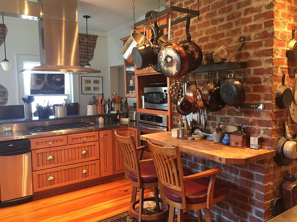 1st image of 528 Woods Ave SW #2