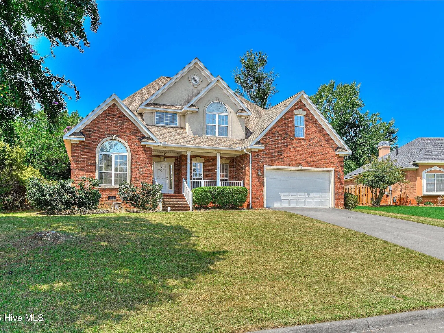 5 bed, 2.5 bath, 2925 sqft, $2,450 — Photo 1