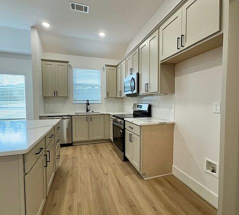 4th image of 16 Doon Cir