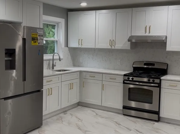 3 Lawrence Ave, Dumont, NJ 07628