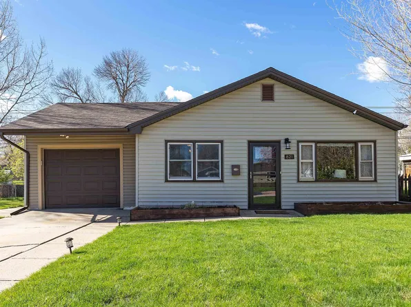 821 Rena Pl, Rapid City, SD 57701