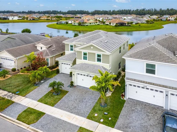 15133 Goldfinch Cir, Loxahatchee, FL 33470