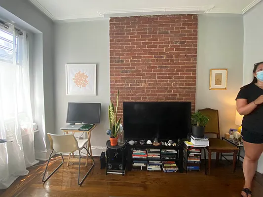 Rented by Urban Real Estate Property Group Inc | media 9