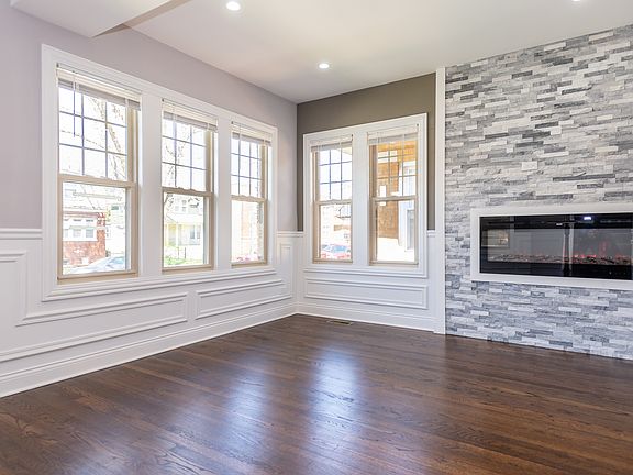 3rd image of 8137 S Crandon Ave