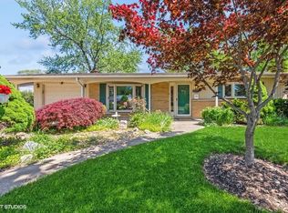 1025 Woodland Dr, Wheeling, IL 60090