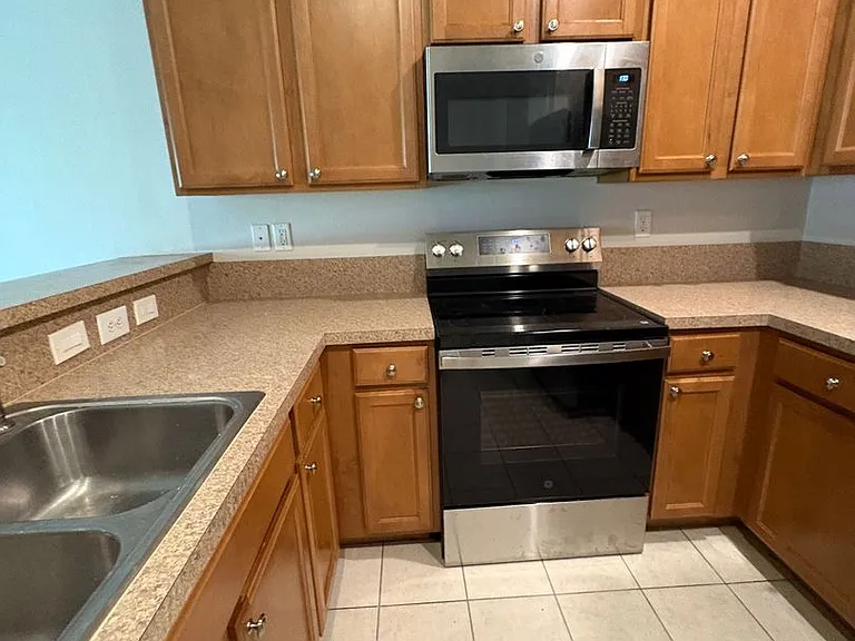 607 Crystal Way — Photo 3