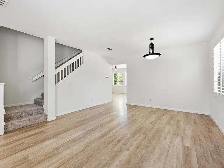552 Stonehaven Ct — Photo 47
