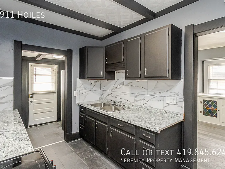 3911 Hoiles Ave — Photo 7