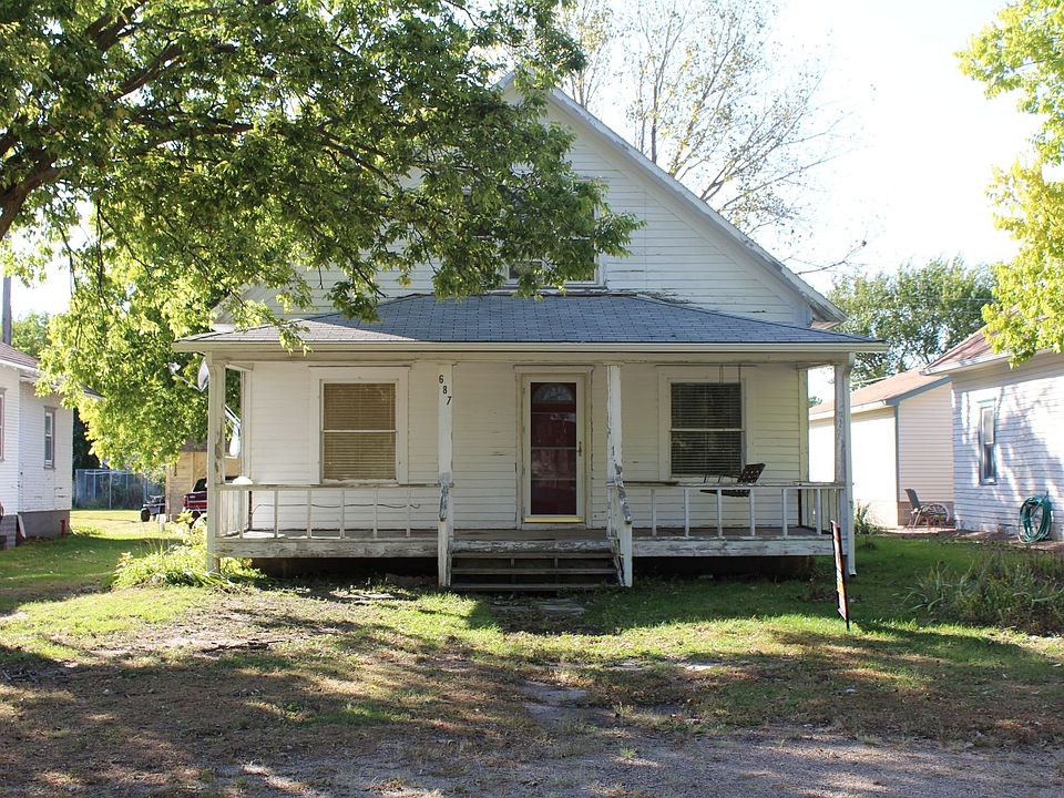 1st image of 687 N Pine St