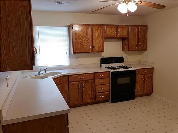 3rd image of 2724 NW 66th St