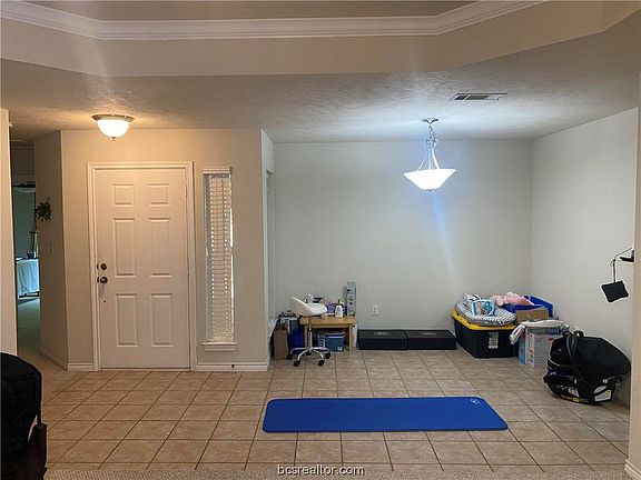 3rd image of 1010 Gardenia St