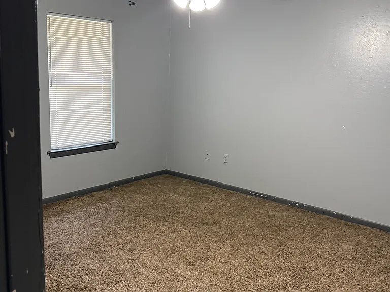 2228 Maple Dr — Photo 4