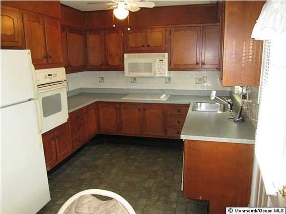 2nd image of 372 Portsmouth Drive #A