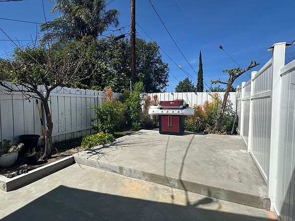 5th image of 23003 Brenford St