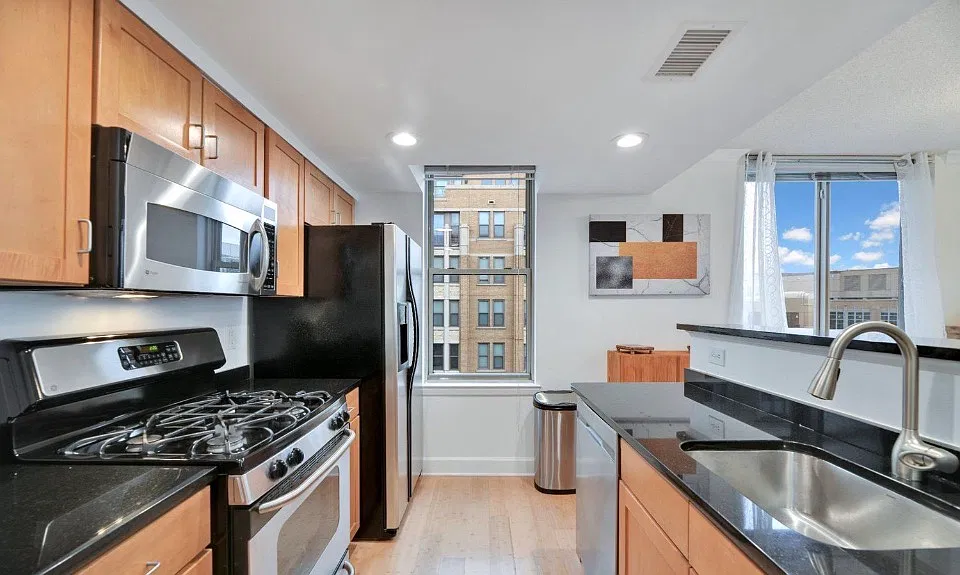 2 bed, 998 sqft, $4,100 — Photo 2