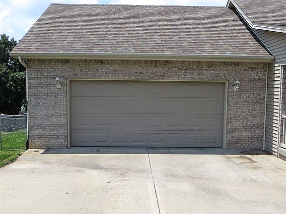 3rd image of 427 N Hillcrest Dr