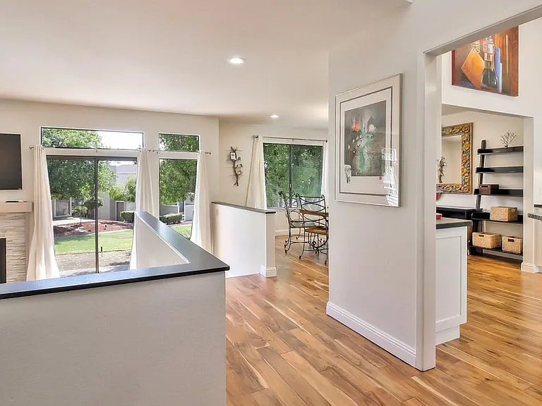 335 Donnas Ln — Photo 3