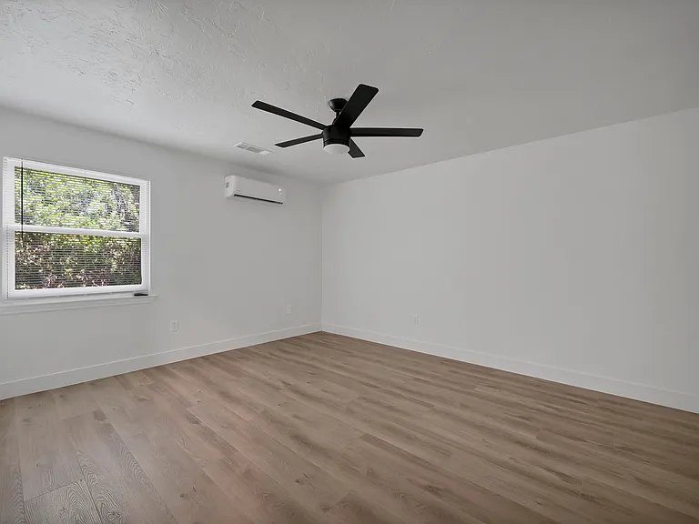 4021 San Mateo Dr — Photo 24