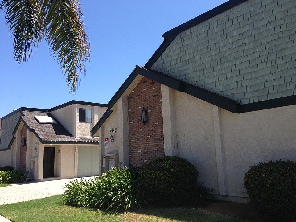 Town Home Style  4 Unit Apartments