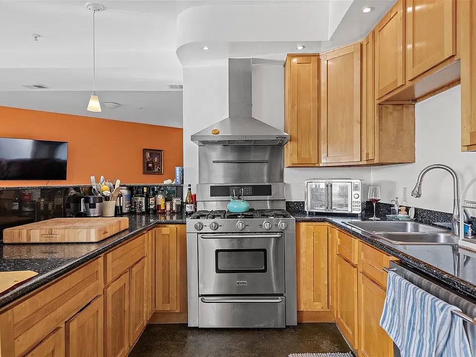 850 W Grand Ave #1