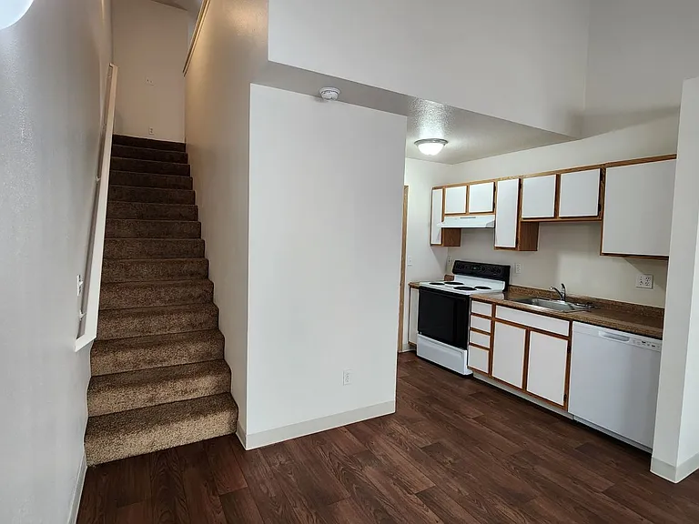Emerald Pointe — Photo 30