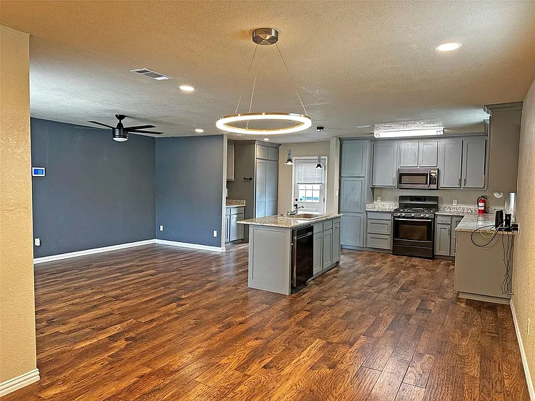 3144 Gordon Ave — Photo 6