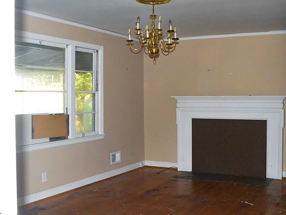 3rd image of 113 Brookforest Dr