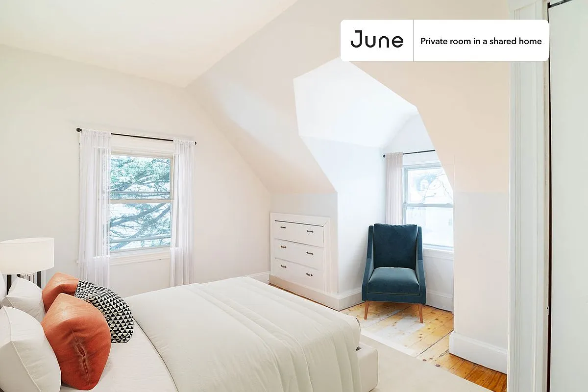 Full bedroom in 7 bed/2 bath home in Brighton #1517 G — Photo 1
