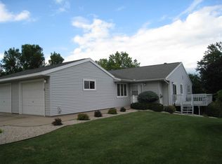 706 Clearview Dr APT 2, Decorah, IA 52101