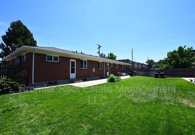 1885 S Clermont St — Photo 25