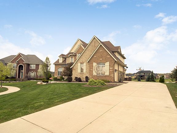 4th image of 51944 Curtis Ct