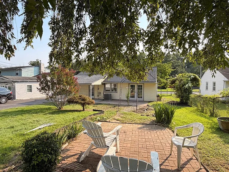 3639 Windsor Dr — Photo 17