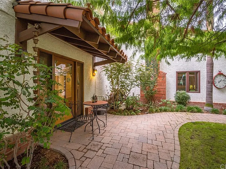 1337 Vuelta Grande Ave — Photo 20
