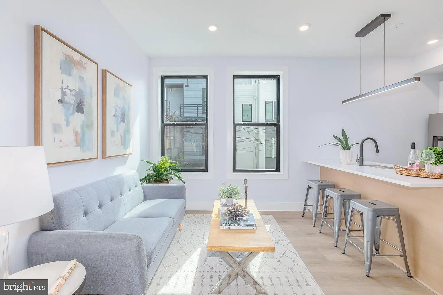 1 bed, 550 sqft, $2,100 — Photo 3