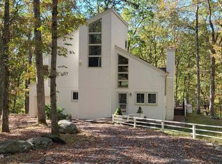 291 Manchester Dr, Bushkill, PA 18324