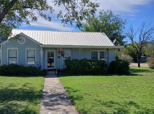 509 N 3rd St, Ballinger, TX 76821