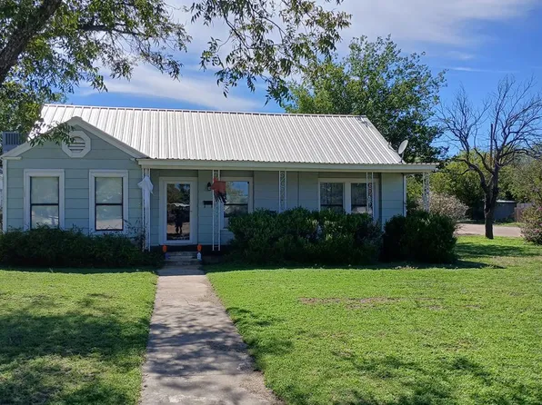 509 N 3rd St, Ballinger, TX 76821