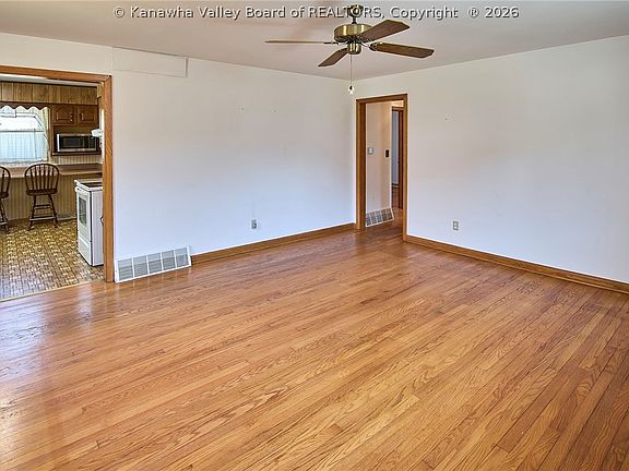 3rd image of 13708 Nancy Ave