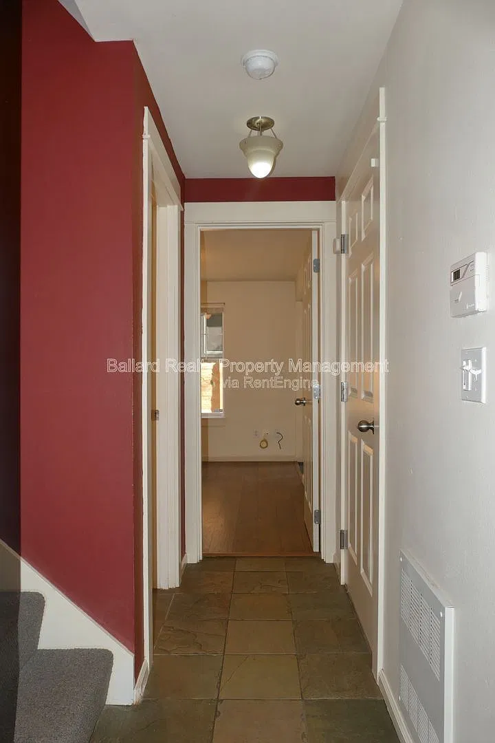 3 bed, 3.5 bath, 1760 sqft, $3,950 — Photo 3