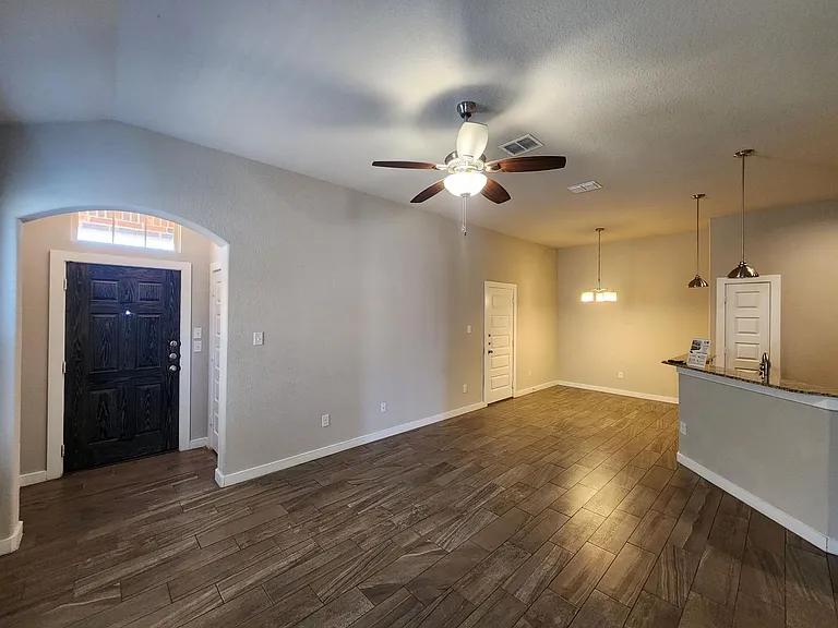367 Creekside Curv — Photo 4