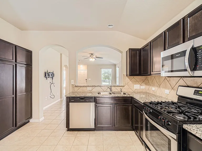 2108 Langdale Ln — Photo 5