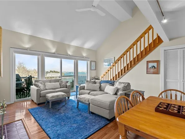 157 Harrison Ave APT 15, Newport, RI 02840