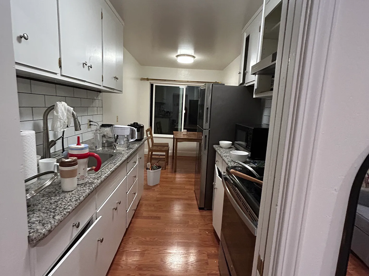 3 bed, 900 sqft, $1,300 — Photo 2