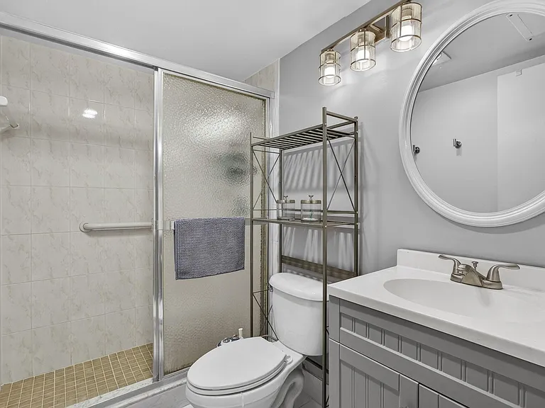 155 Windsor Dr #G — Photo 13