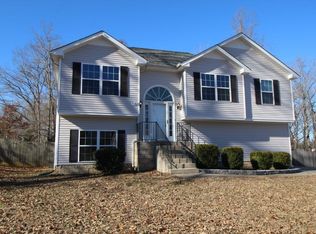 2620 Peach Grove Ln, Woodlawn, TN 37191