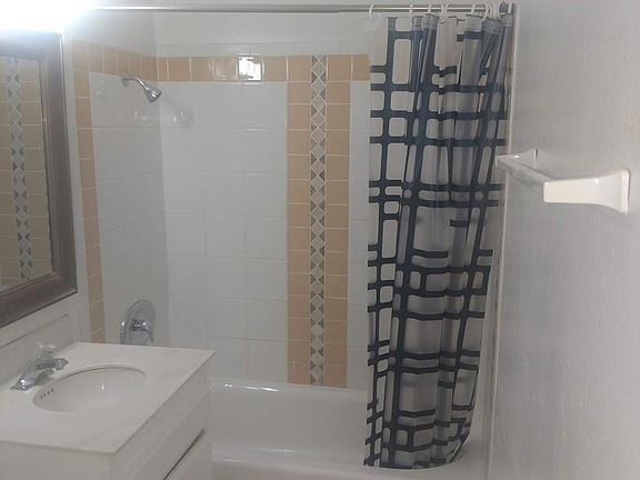 5th image of 4477 Clairemont Dr
