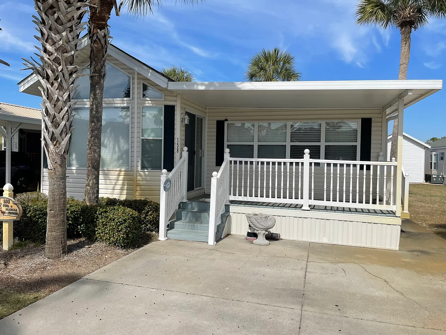 1219 Thomas Dr — Photo 2