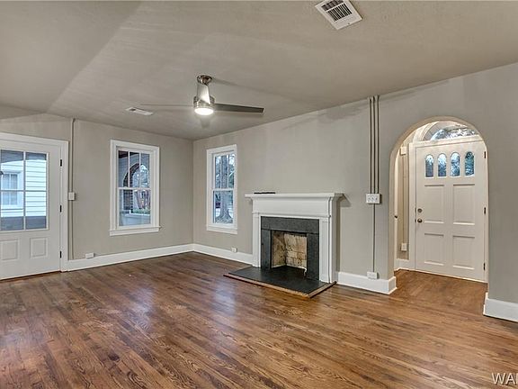 2nd image of 1422 Dearing Pl
